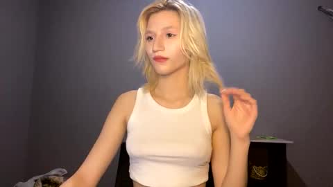 Leya online show from 11-29-25, 07:17