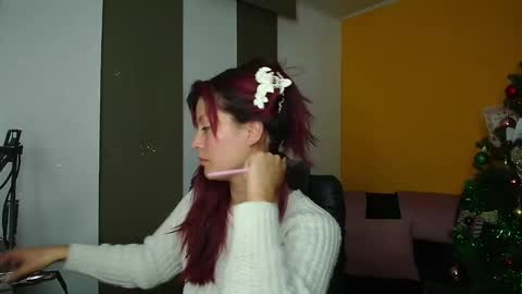 Snapshot of leydysexlover chatting on 12-16-25, 02:27 Leydy online show from 12-16-25, 02:27