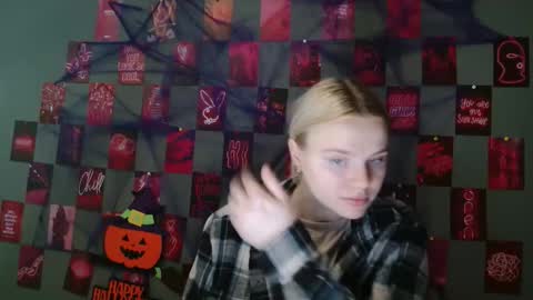 Leyla online show from 10-14-25, 06:03