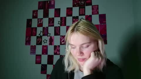 Leyla online show from 11-12-25, 07:09