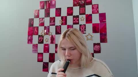 Leyla online show from 11-14-25, 07:07