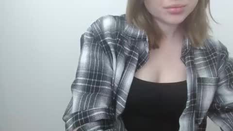 Snapshot of leyla_le chatting on 04-27-26, 06:00 Leyla online show from 04-27-26, 06:00