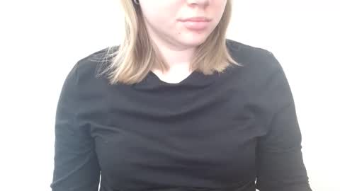 Snapshot of leyla_le chatting on 05-13-26, 06:11 Leyla online show from 05-13-26, 06:11