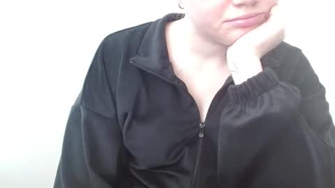 Snapshot of leyla_le chatting on 05-14-26, 06:53 Leyla online show from 05-14-26, 06:53