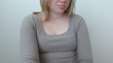 Snapshot of leyla_le chatting on 05-15-26, 06:31 Leyla online show from 05-15-26, 06:31
