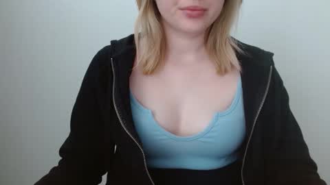 Snapshot of leyla_le chatting on 06-02-26, 06:04 Leyla online show from 06-02-26, 06:04