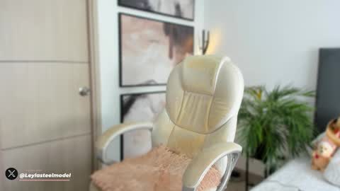 Snapshot of leyla_steel chatting on 09-19-25, 08:53 INSTA leylasteel model online show from 09-19-25, 08:53