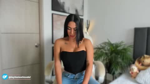 Snapshot of leyla_steel chatting on 10-04-25, 02:37 INSTA leylasteel model online show from 10-04-25, 02:37