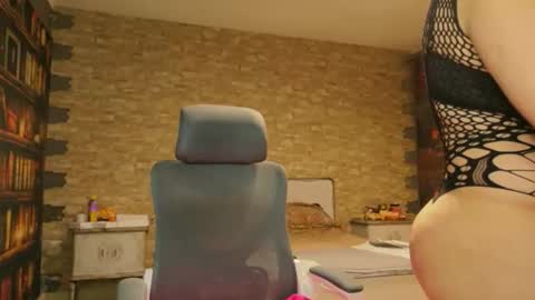 Snapshot of leylaaxxx chatting on 03-03-26, 06:52 Leyla online show from 03-03-26, 06:52