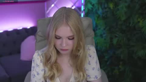 Snapshot of leylareed chatting on 07-22-26, 06:27 Layla online show from 07-22-26, 06:27