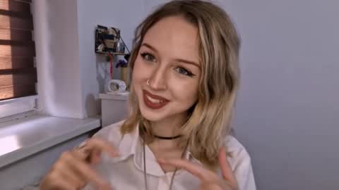 Mia online show from 11-12-25, 10:15