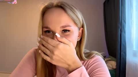 Mia online show from 11-22-25, 12:15