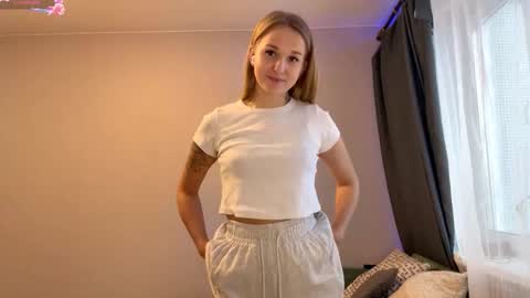 Mia online show from 11-25-25, 12:27