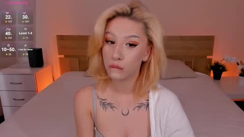 Lisa online show from 09-17-25, 03:19