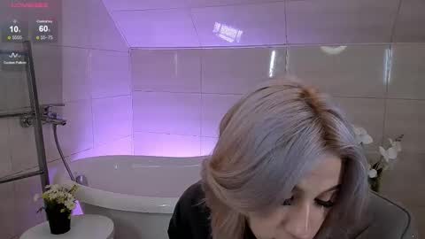 Lisa online show from 09-26-25, 03:54