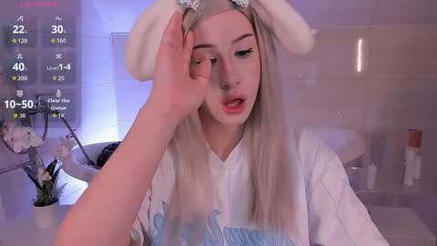 Lisa online show from 10-30-25, 02:13