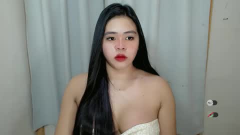 Snapshot of lhara_cumming chatting on 12-15-24, 02:52 LHARA online show from 12-15-24, 02:52
