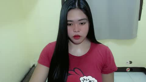 Snapshot of lhara_cumming chatting on 02-24-25, 01:13 LHARA online show from 02-24-25, 01:13