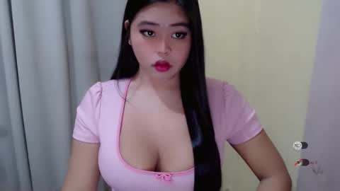 Snapshot of lhara_cumming chatting on 11-16-25, 11:43 LHARA online show from 11-16-25, 11:43