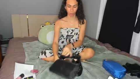 Snapshot of lia_hdz chatting on 11-17-25, 04:18 Kabroncita online show from 11-17-25, 04:18