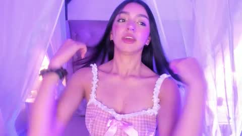 Snapshot of lia_jhosson_ chatting on 10-15-25, 10:32 Lia online show from 10-15-25, 10:32