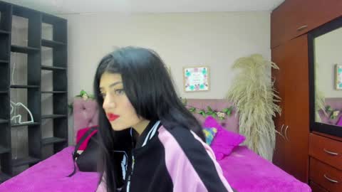 Snapshot of lia_keen chatting on 01-11-25, 08:21 lia online show from 01-11-25, 08:21