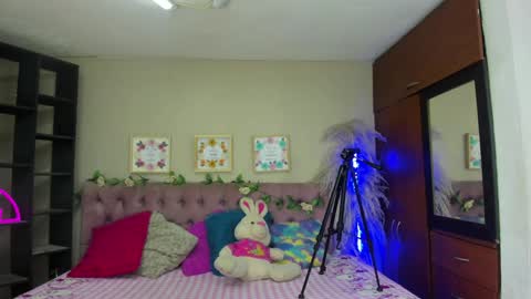 Snapshot of lia_keen chatting on 02-03-25, 08:24 lia online show from 02-03-25, 08:24