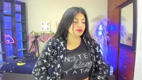Snapshot of lia_keen chatting on 02-21-25, 08:27 lia online show from 02-21-25, 08:27