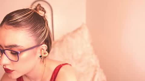 Snapshot of lia_mackenzie chatting on 02-14-26, 02:08 liaa online show from 02-14-26, 02:08