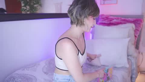 Snapshot of lia_mackenzie chatting on 05-26-26, 05:09 liaa online show from 05-26-26, 05:09