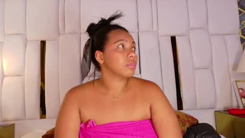 lia_mariana online show from 10-19-25, 02:45