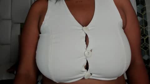 Snapshot of lia_mariana chatting on 05-31-26, 03:08 lia_mariana online show from 05-31-26, 03:08