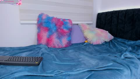 Snapshot of lia_queen610 chatting on 02-06-25, 02:00 Little Queen Lia online show from 02-06-25, 02:00