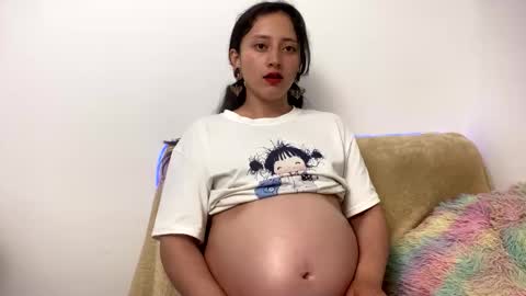 Snapshot of lia_queen610 chatting on 05-07-26, 01:55 Little Queen Lia online show from 05-07-26, 01:55