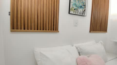 Lia online show from 12-14-25, 03:45