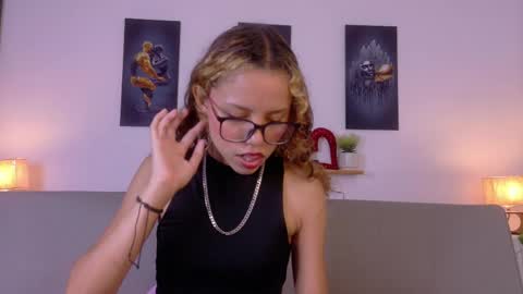 Snapshot of lia_valmont_18 chatting on 05-03-26, 06:47 Juliana online show from 05-03-26, 06:47