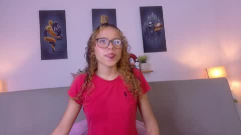 Snapshot of lia_valmont_18 chatting on 05-31-26, 06:31 Juliana online show from 05-31-26, 06:31