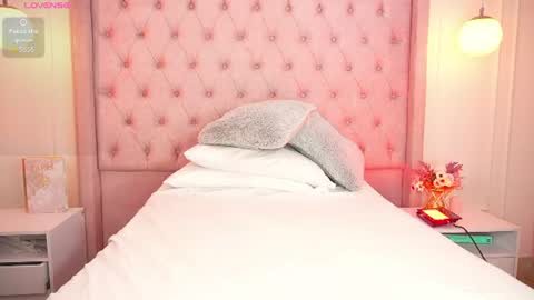 Snapshot of lia_velez_ chatting on 07-11-26, 09:45 LIA online show from 07-11-26, 09:45