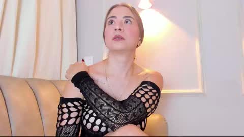 Snapshot of lia_walton__ chatting on 02-12-26, 12:22 liz walton online show from 02-12-26, 12:22