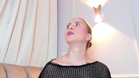 Snapshot of lia_walton__ chatting on 02-25-26, 12:04 liz walton online show from 02-25-26, 12:04