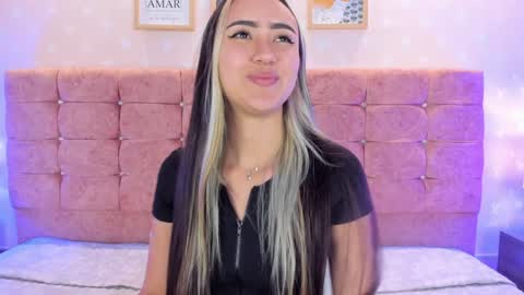 Snapshot of liaa_18 chatting on 02-05-25, 09:36 Liaa online show from 02-05-25, 09:36