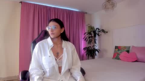 Snapshot of liaa_moretti_ chatting on 01-10-26, 03:25 Liaa online show from 01-10-26, 03:25