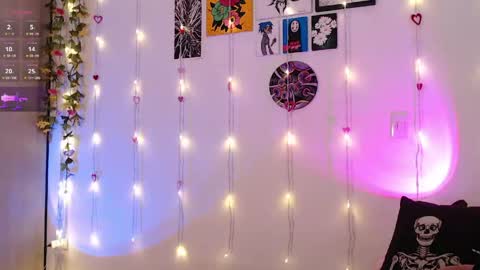 Snapshot of liaa_rodriguezz chatting on 05-15-26, 11:45 Liaa online show from 05-15-26, 11:45