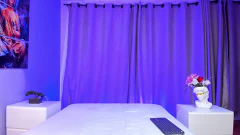 Snapshot of liaa_taylor1 chatting on 12-19-25, 04:30 Lia online show from 12-19-25, 04:30