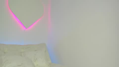 Snapshot of liacampbell__ chatting on 05-08-26, 10:37 La online show from 05-08-26, 10:37