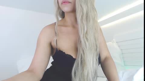 Lia Divina online show from 11-23-25, 10:09