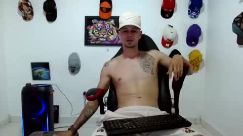 Snapshot of liam_andres12 chatting on 05-15-26, 09:44 Andres online show from 05-15-26, 09:44
