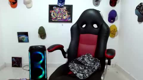 Snapshot of liam_andres12 chatting on 05-31-26, 10:00 Andres online show from 05-31-26, 10:00