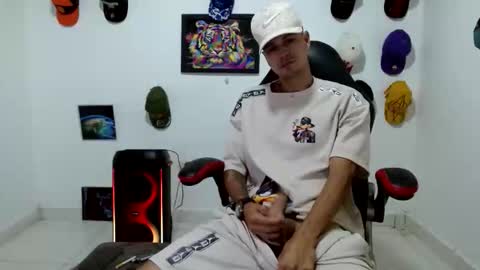 Snapshot of liam_andres12 chatting on 06-07-26, 10:02 Andres online show from 06-07-26, 10:02