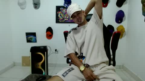 Snapshot of liam_andres12 chatting on 06-19-26, 10:13 Andres online show from 06-19-26, 10:13